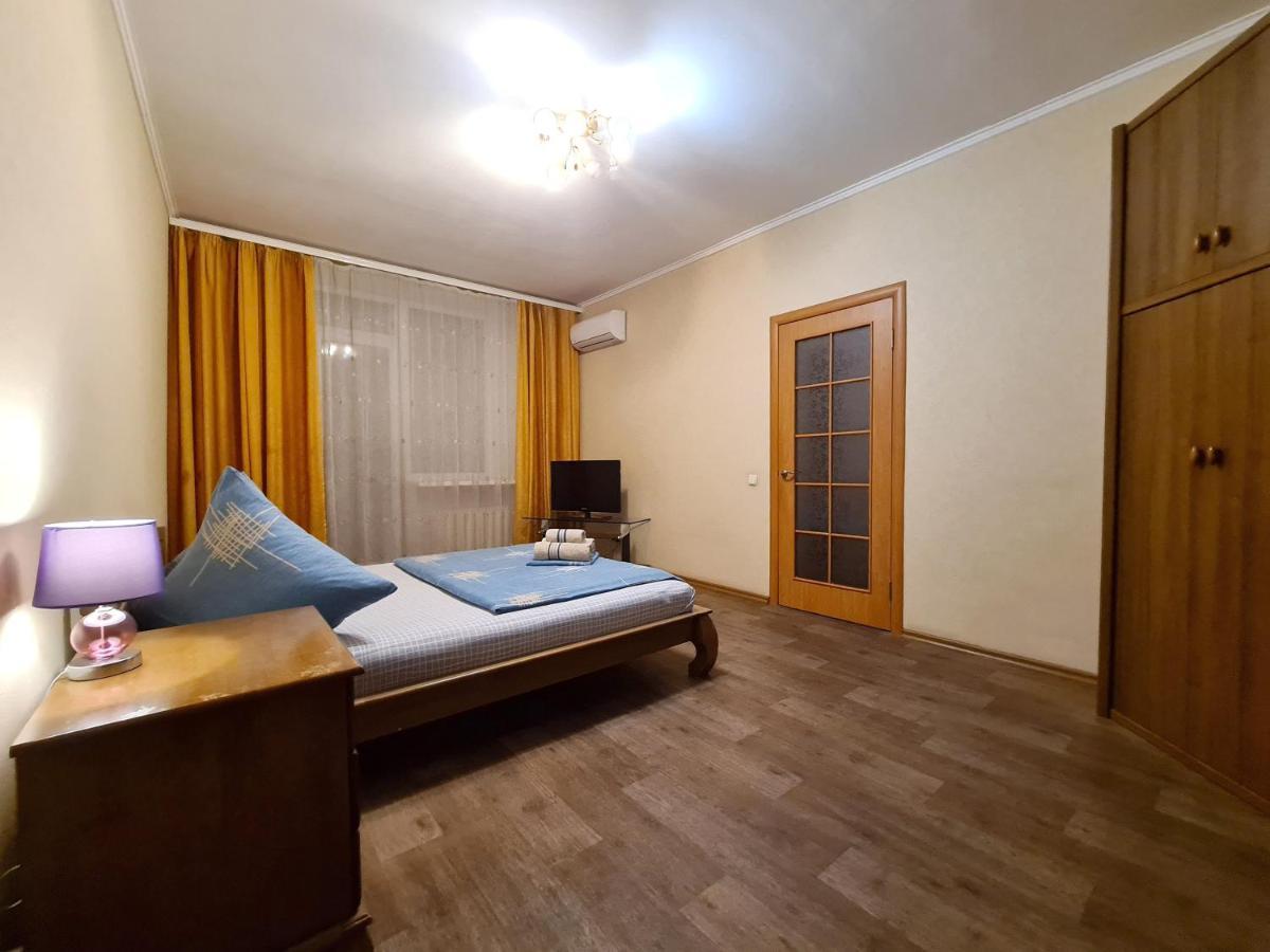 1-Room Luxury Apartment On Sobornyi Avenue 170-V, By Grandhome Zaporizhia ภายนอก รูปภาพ