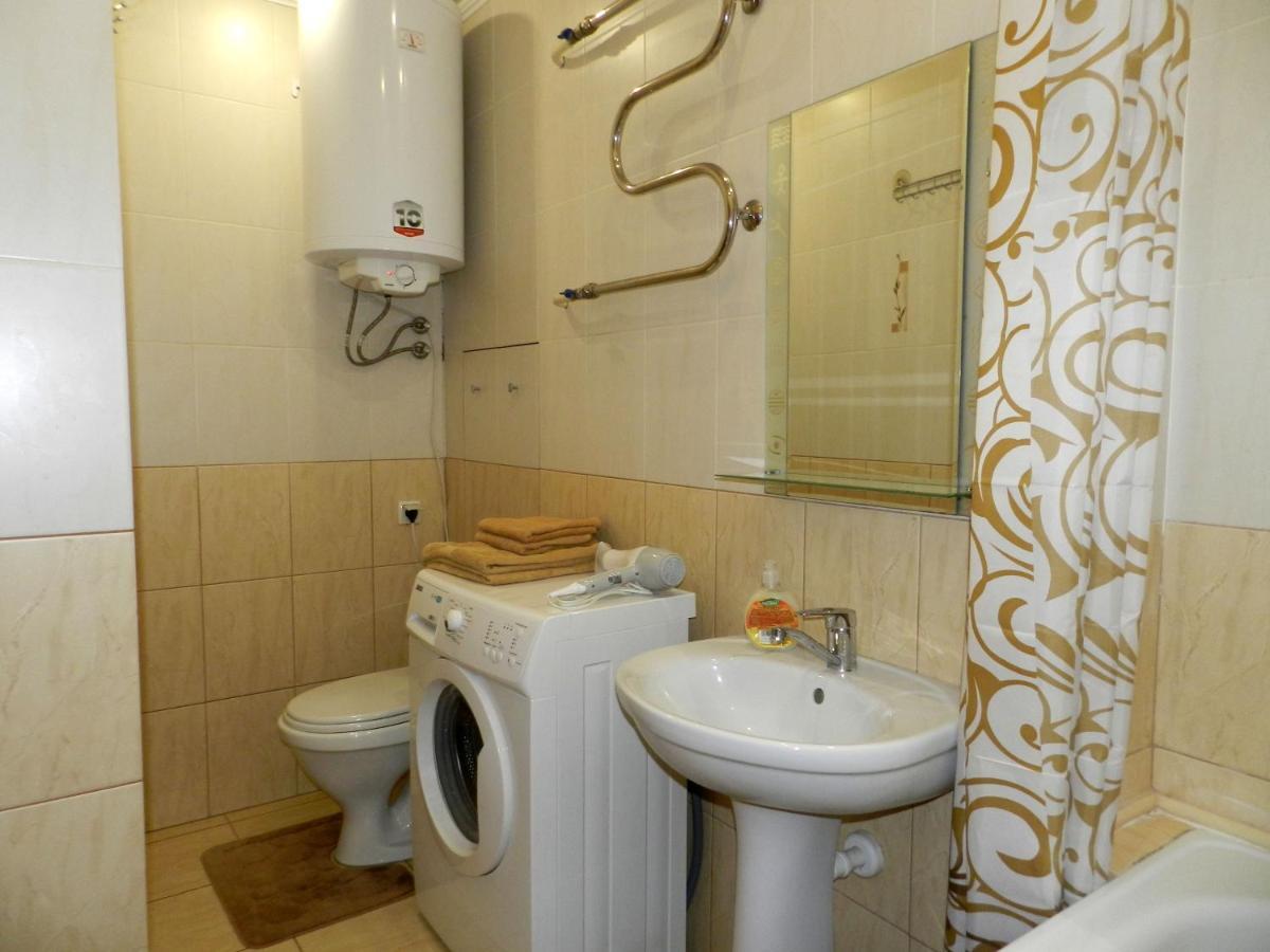 1-Room Luxury Apartment On Sobornyi Avenue 170-V, By Grandhome Zaporizhia ภายนอก รูปภาพ